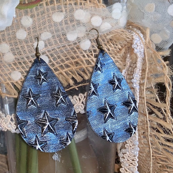 Star spangled silver blue leather earrings. - Picture 2 of 2